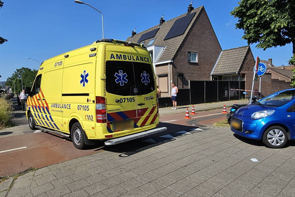 Scooterrijder aangereden door auto