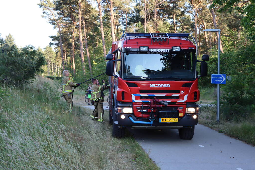 Omstanders ontdekken brand bij geluidswal