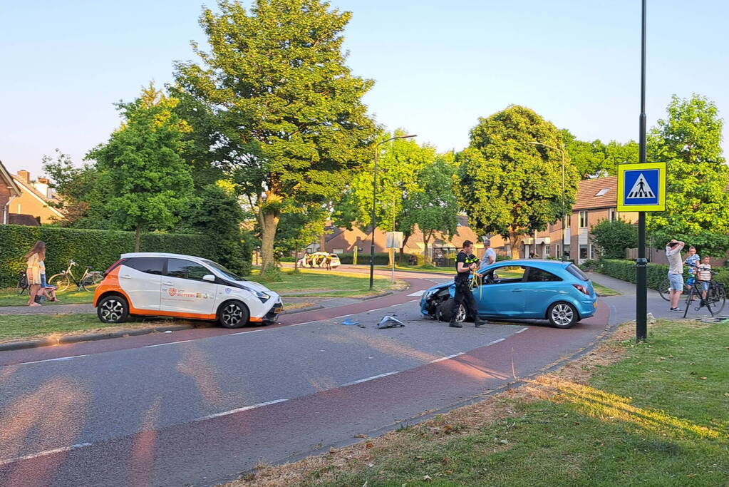 Flinke schade bij aanrijding personenauto's