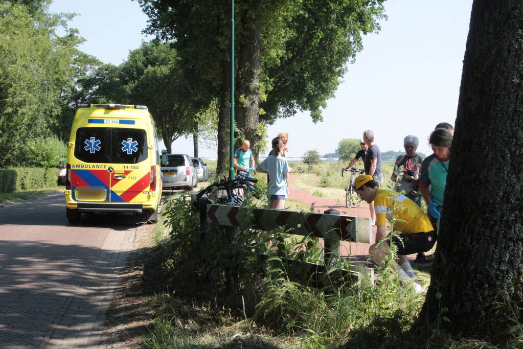 Fietsers botsen op elkaar in krappe bocht