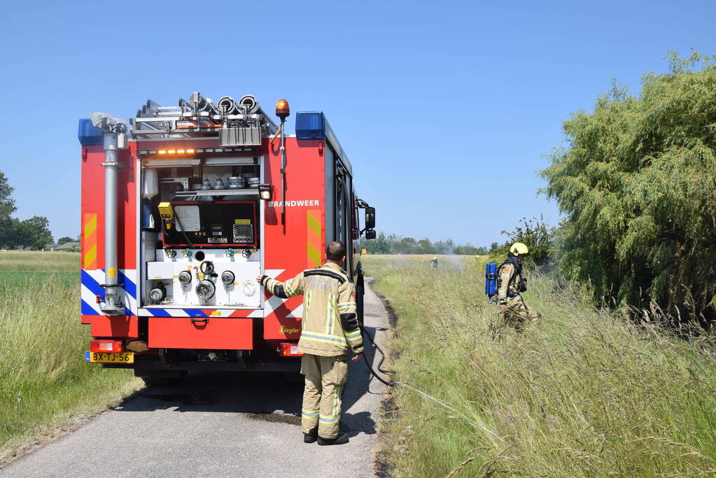 Brand in weiland berm en schuur