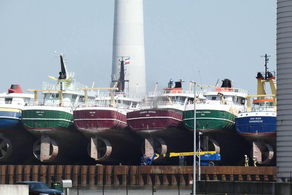 Scheepsbrand bij ijzerwarenhandelaar