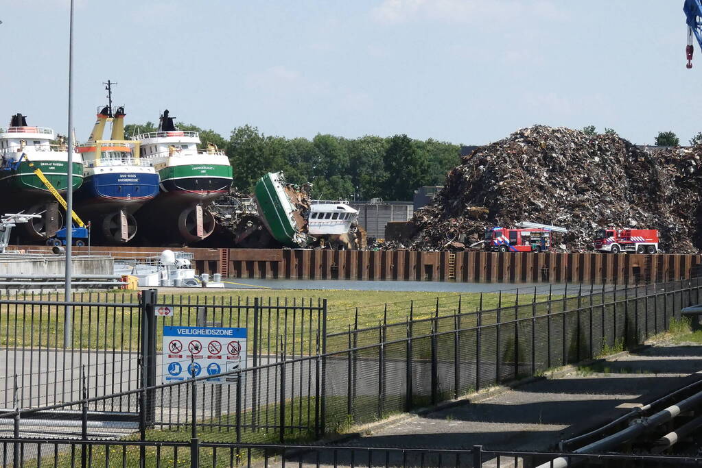 Scheepsbrand bij ijzerwarenhandelaar