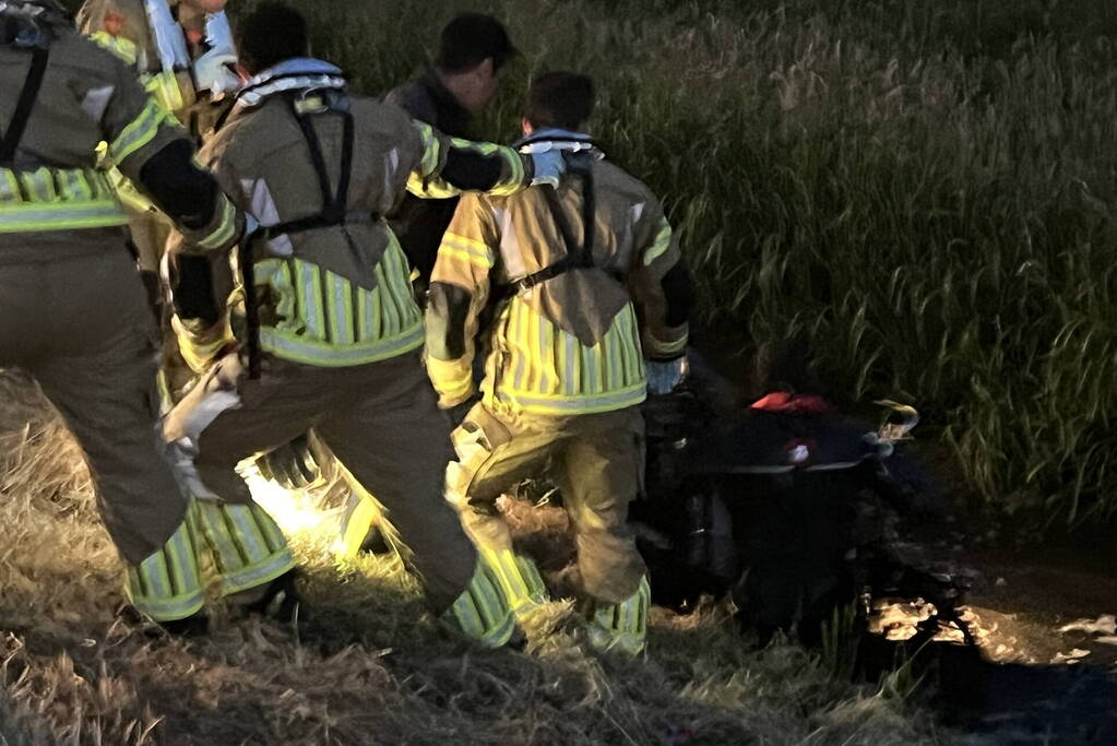 Fiets ligt dagenlang in water