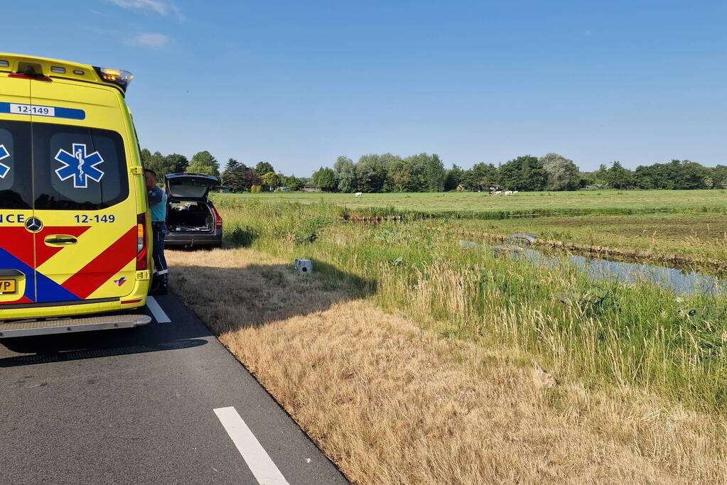 Automobilist eindigt in het water