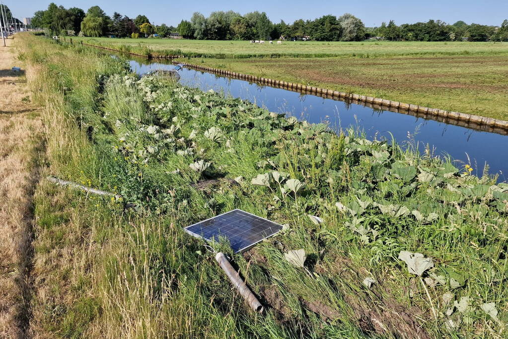 Automobilist eindigt in het water