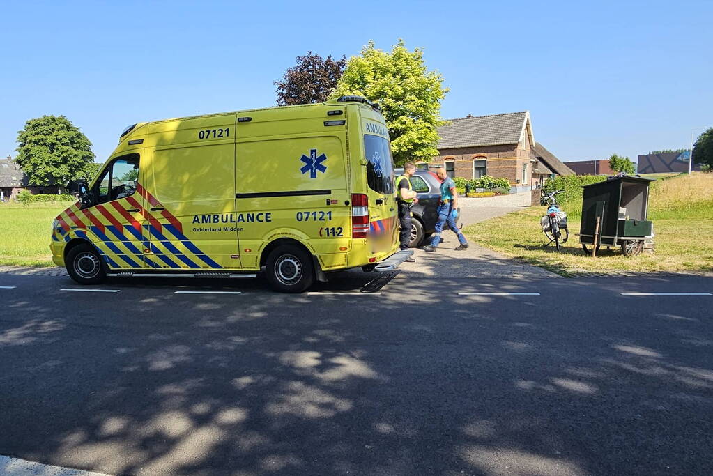 Vrouw gewond bij aanrijding