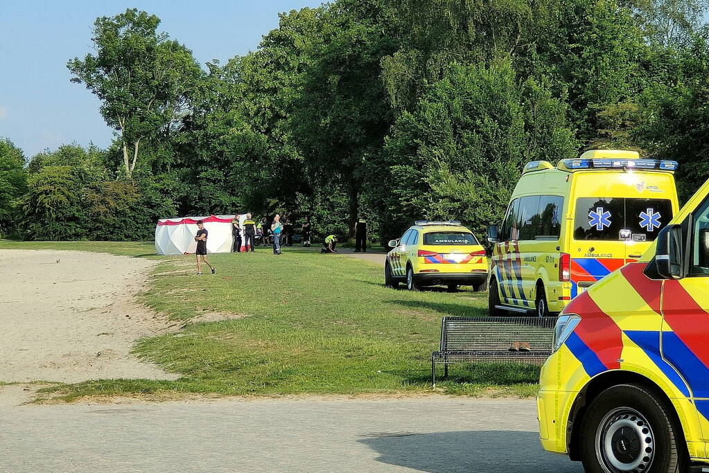 Kind overleden uit water gehaald na lange zoekactie