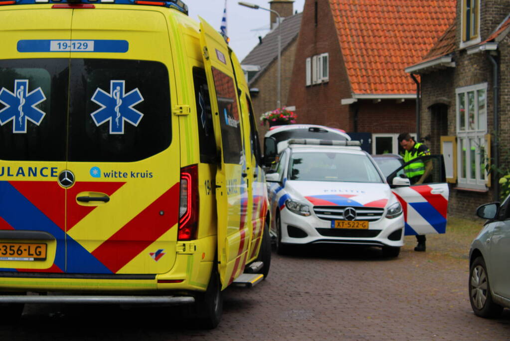 Zwaargewonde aangetroffen in auto na melding steekpartij