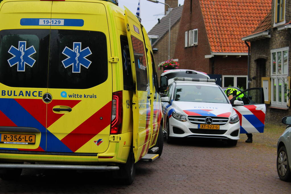 Zwaargewonde aangetroffen in auto na melding steekpartij