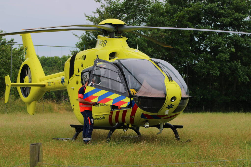 Zwaargewonde aangetroffen in auto na melding steekpartij