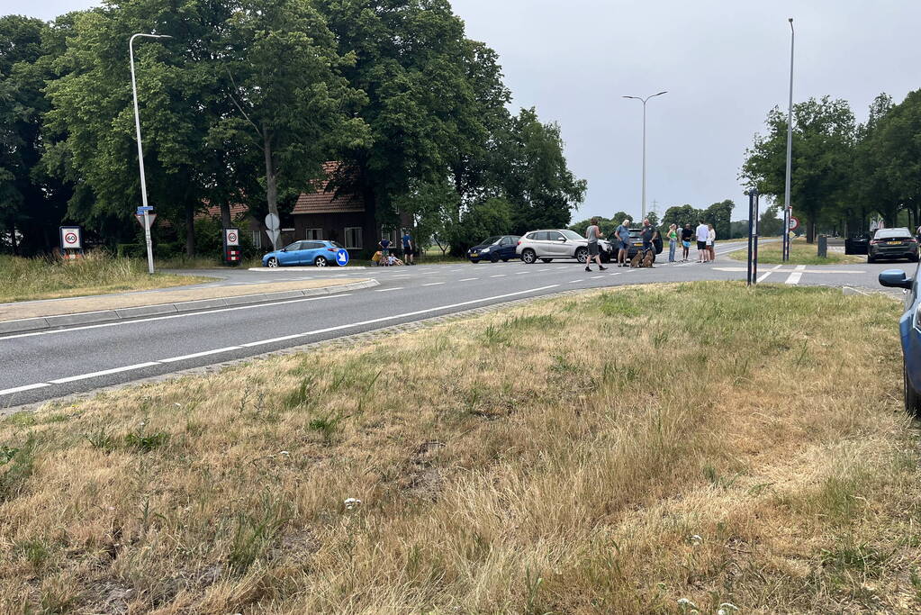 Automobilisten botsen tegen elkaar