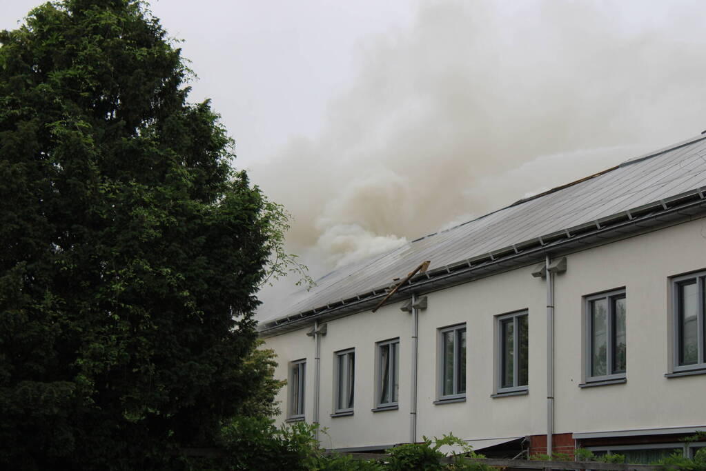 Veel rookontwikkeling bij grote brand in woning