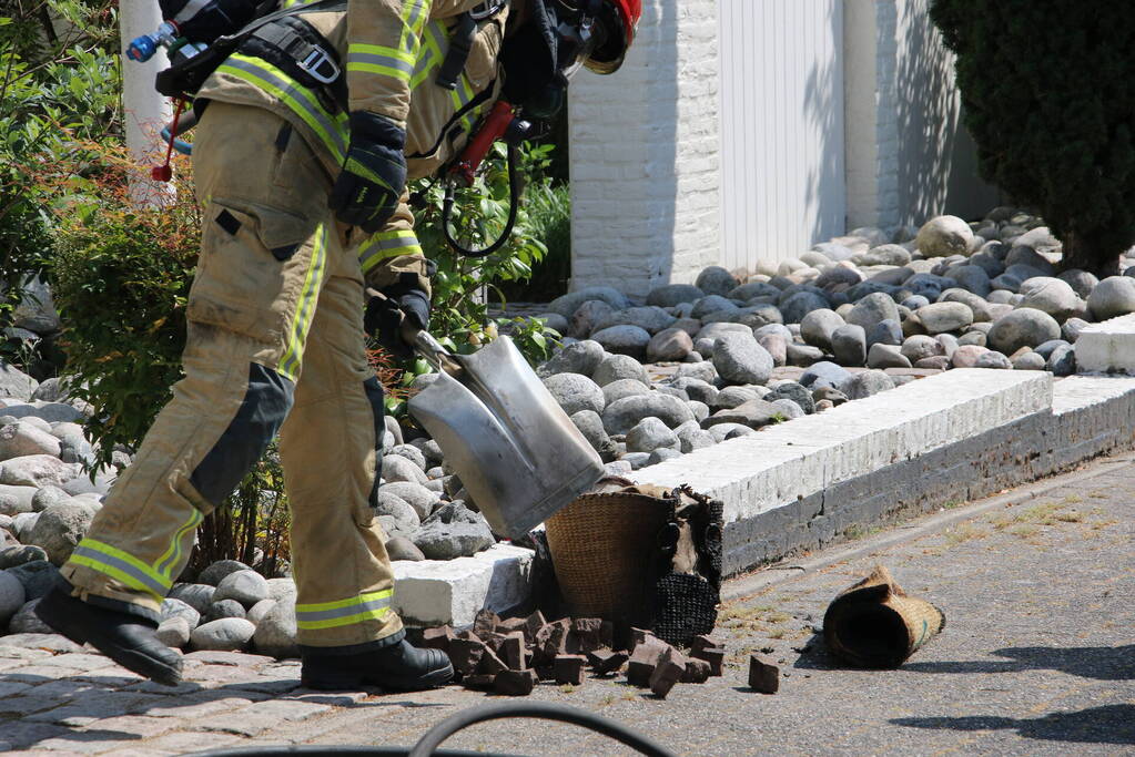 Rieten mand vat vlam in sauna