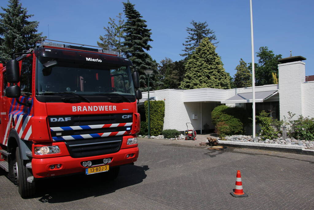 Rieten mand vat vlam in sauna