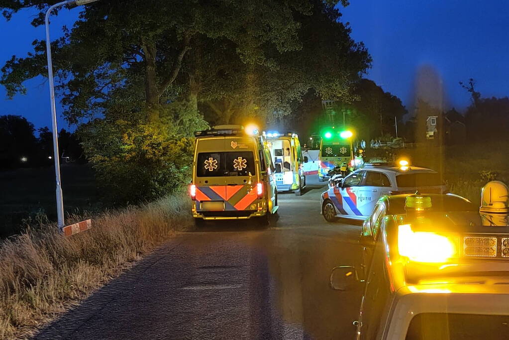 Dode en zwaargewonde bij eenzijdige aanrijding