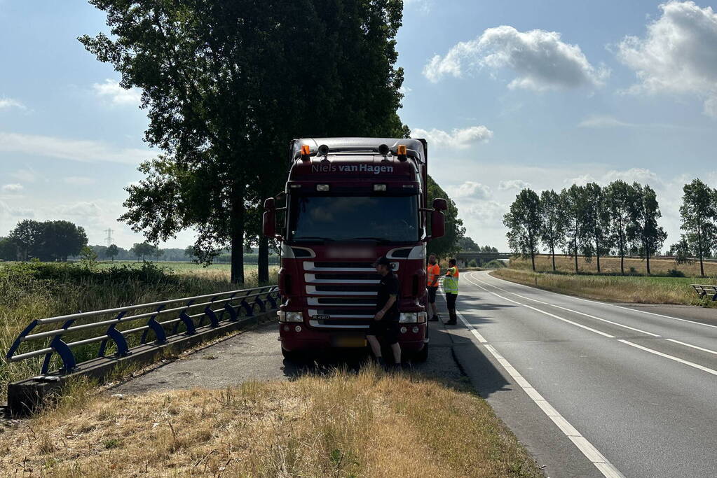 Flinke schade bij aanrijding met vrachtwagen