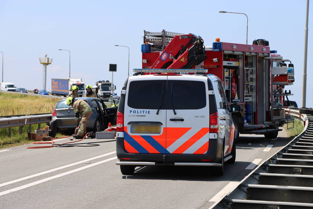 Zeelandbrug afgesloten door ernstig ongeval