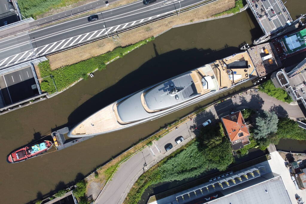 Veel bekijks bij voorbijvarend megajacht Obsidian