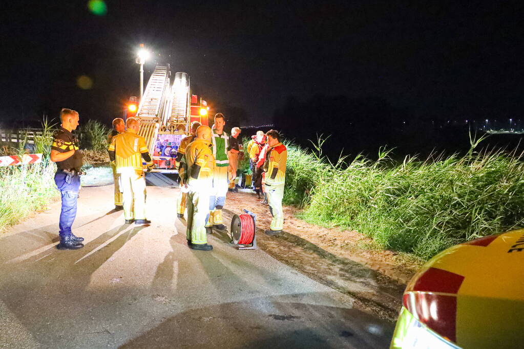 Scooterrijder raakt te water