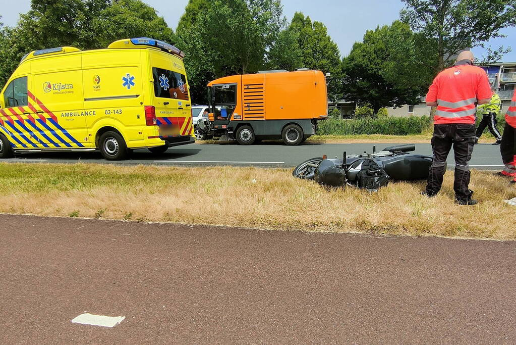 Motorrijder maakt harde valpartij
