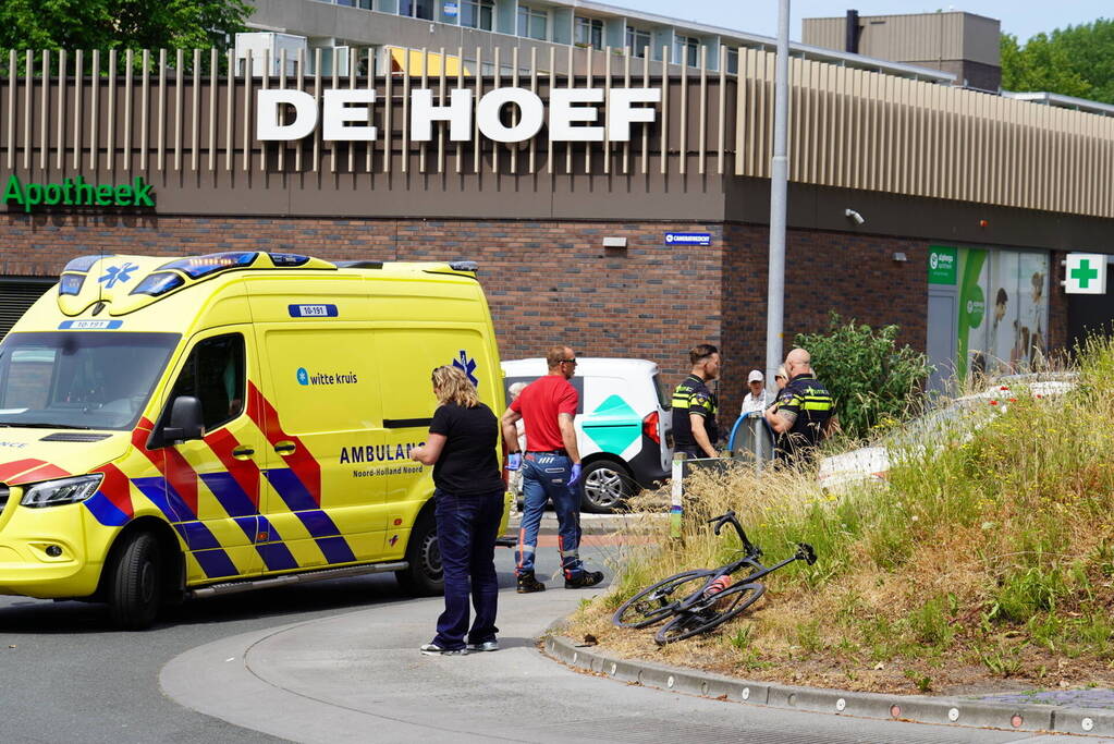 Racefietser gewond bij aanrijding op rotonde