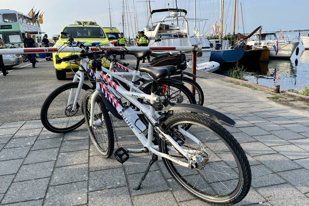 Fietser ernstig gewond bij botsing met paaltje