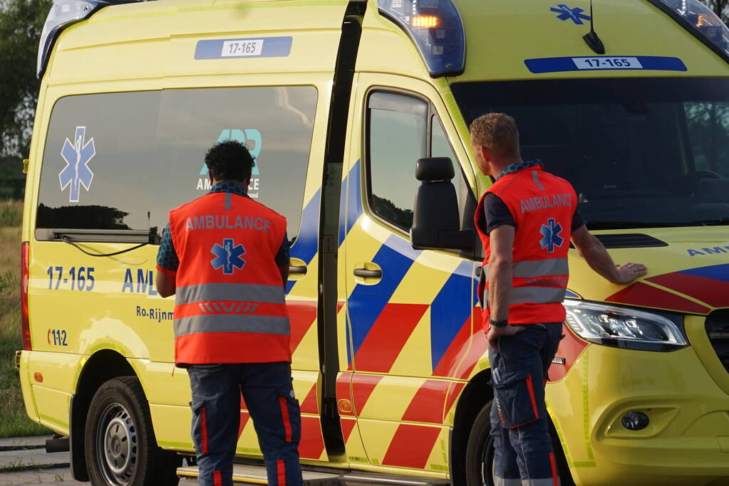 Kustwachthelikopter vervoert patiënt tussen ziekenhuizen