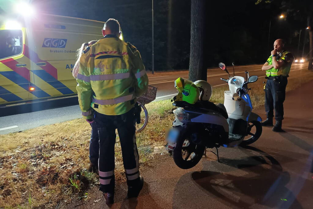 Scooterrijder gewond bij botsing tegen verkeersbord