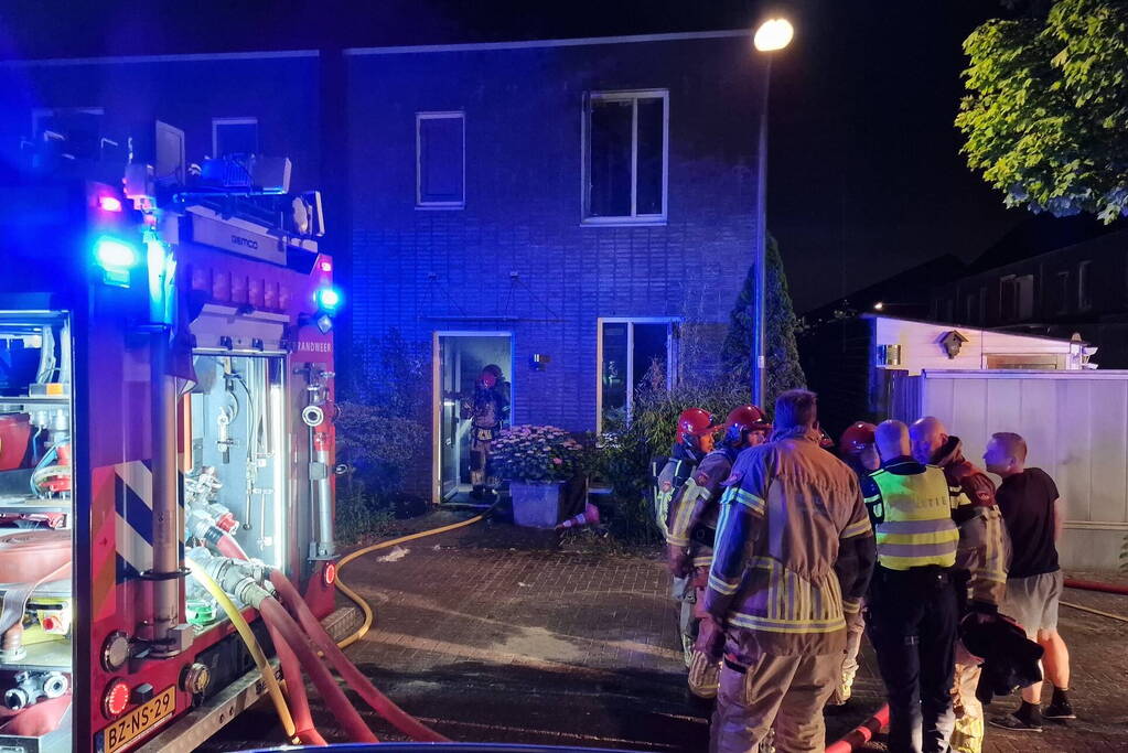 Buurman ontdekt brand in woning