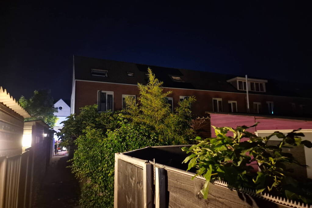 Buurman ontdekt brand in woning