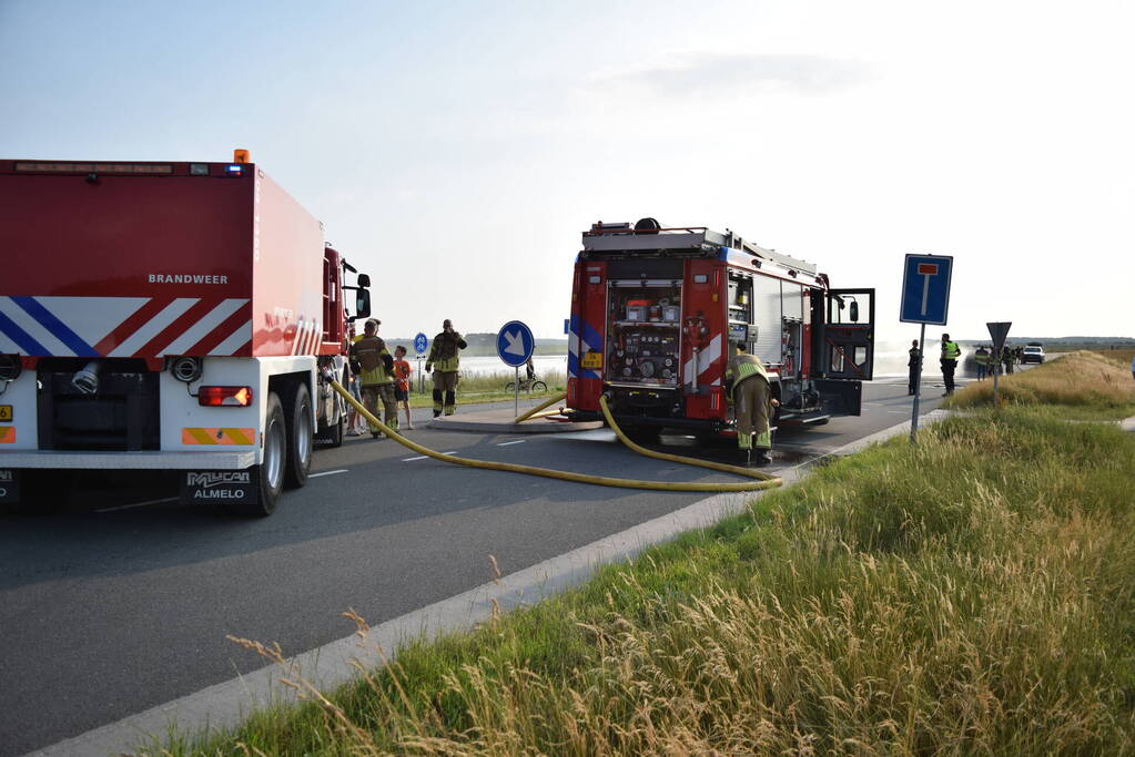 Personenauto volledig uitgebrand