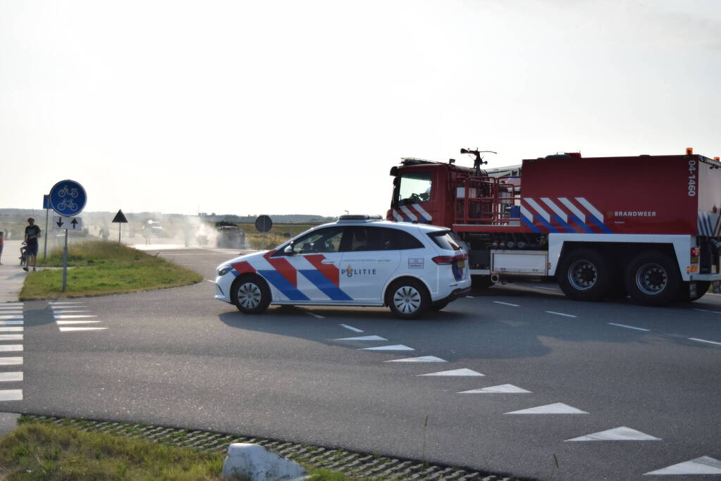 Personenauto volledig uitgebrand