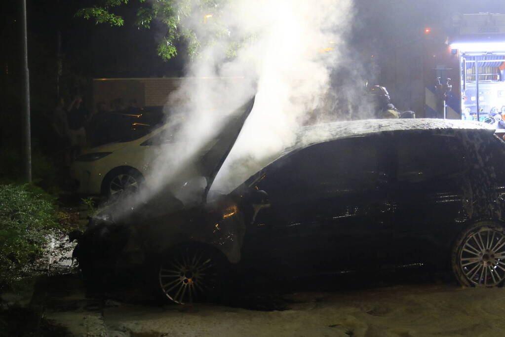 Auto verwoest door brand