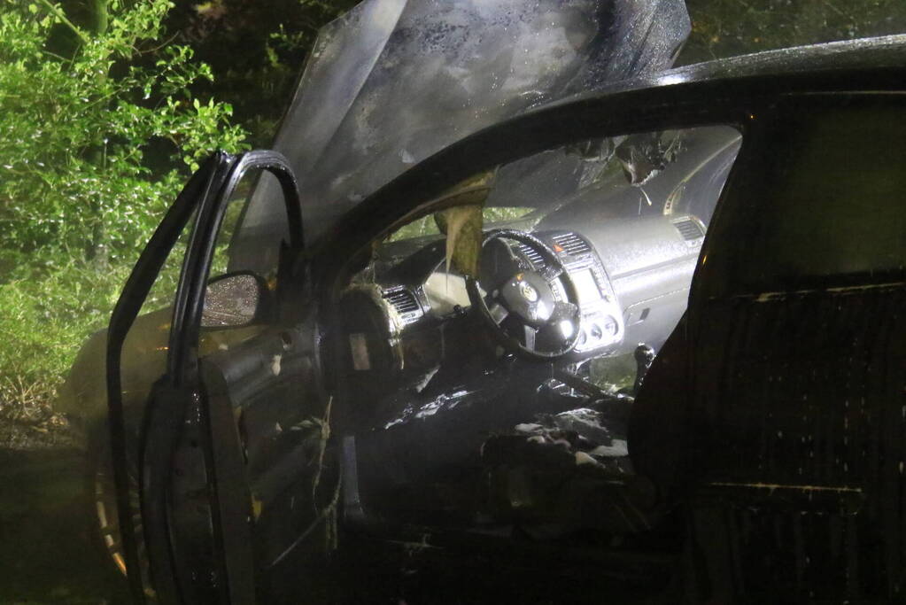 Auto verwoest door brand