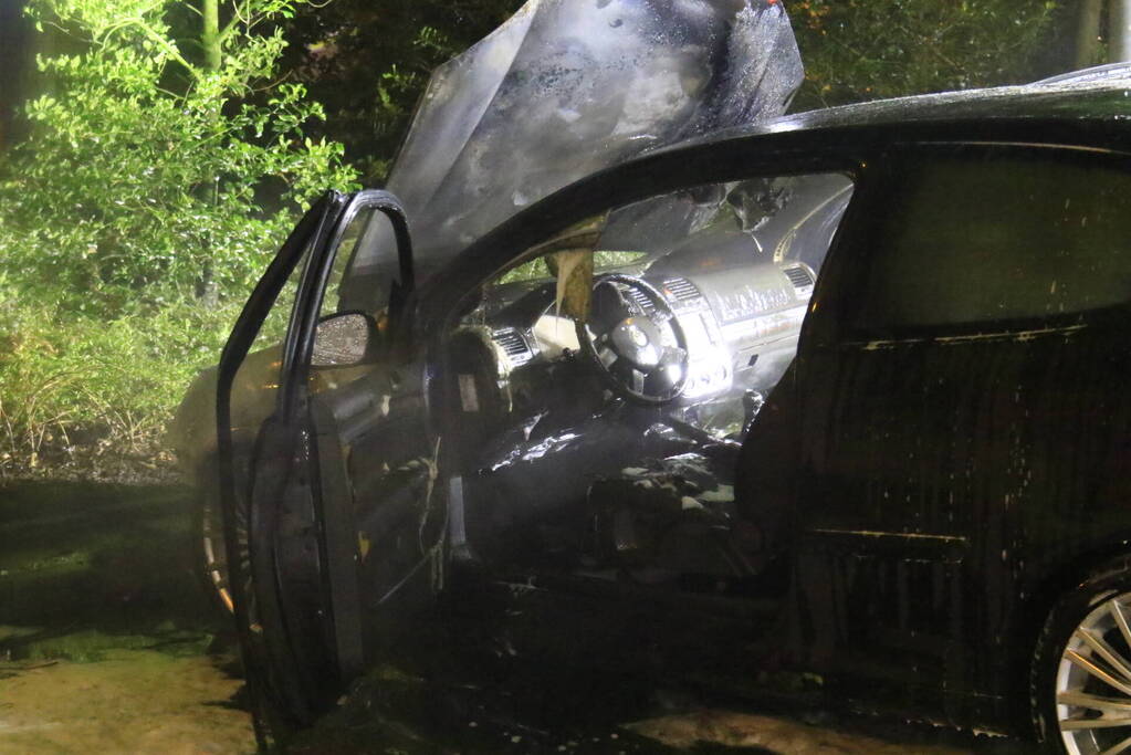 Auto verwoest door brand