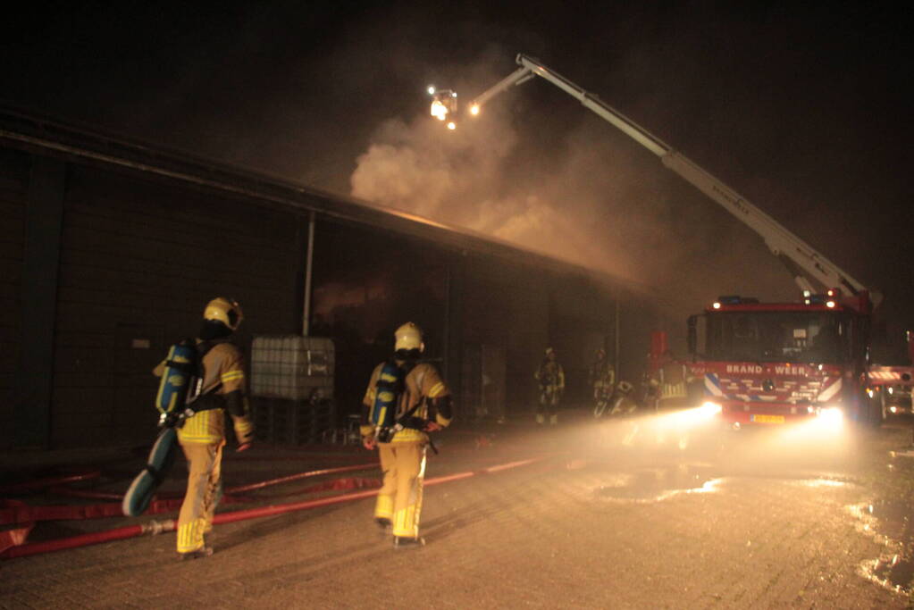 Brand in opslagloods op boerenerf