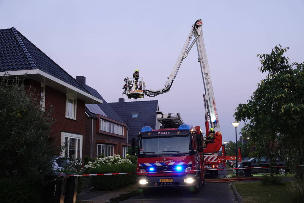 Veel rook bij brand in berging van woning