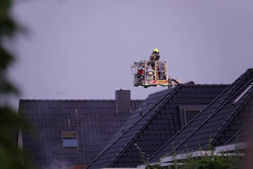 Veel rook bij brand in berging van woning
