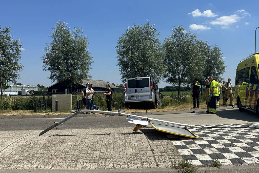 Dronken bestuurder crasht met bus