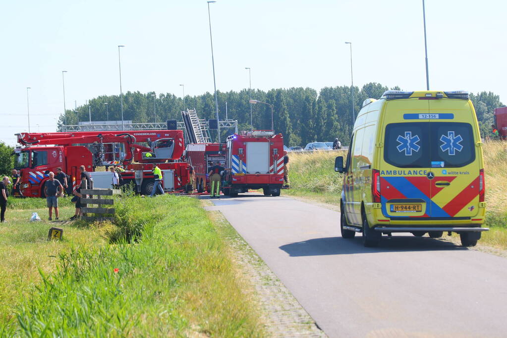 Grote brand in caravanstalling
