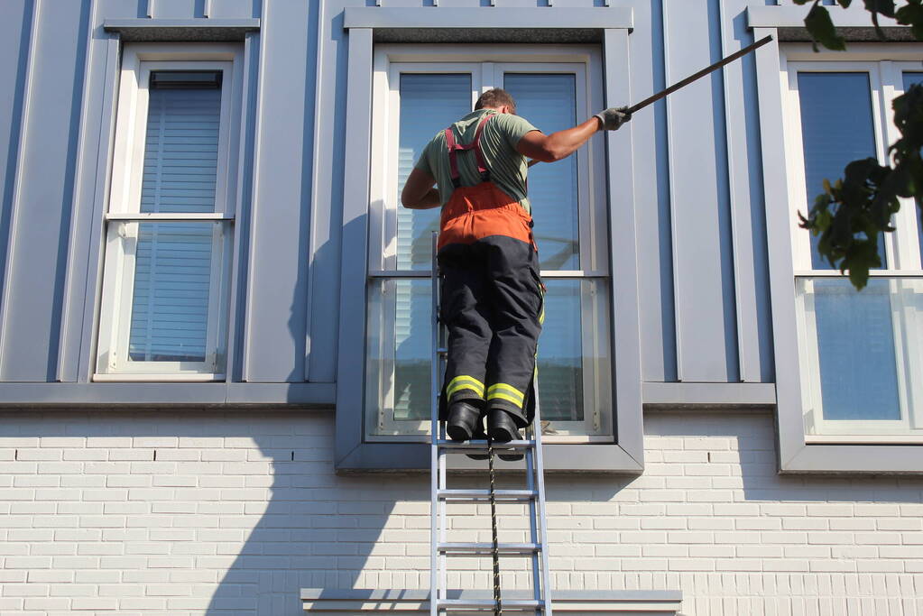 Brandweer ingezet voor vastzittende duif