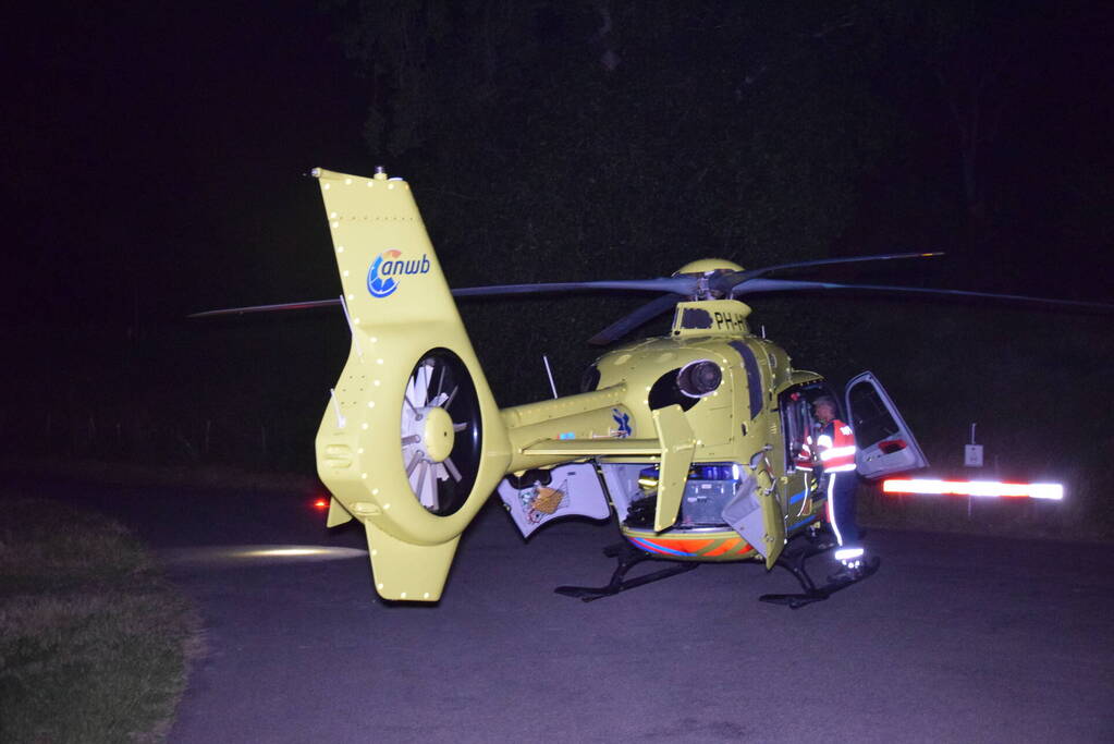 Nachtelijke inzet van traumahelikopter in polder