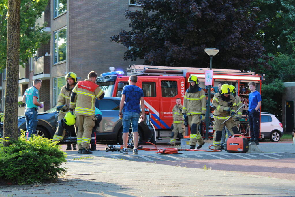 Hevige schade bij ongeval op kruising
