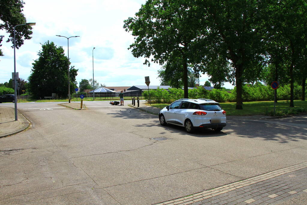 Scooterrijder gewond bij botsing met auto