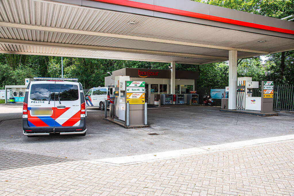 Overvaller steelt geld bij tankstation