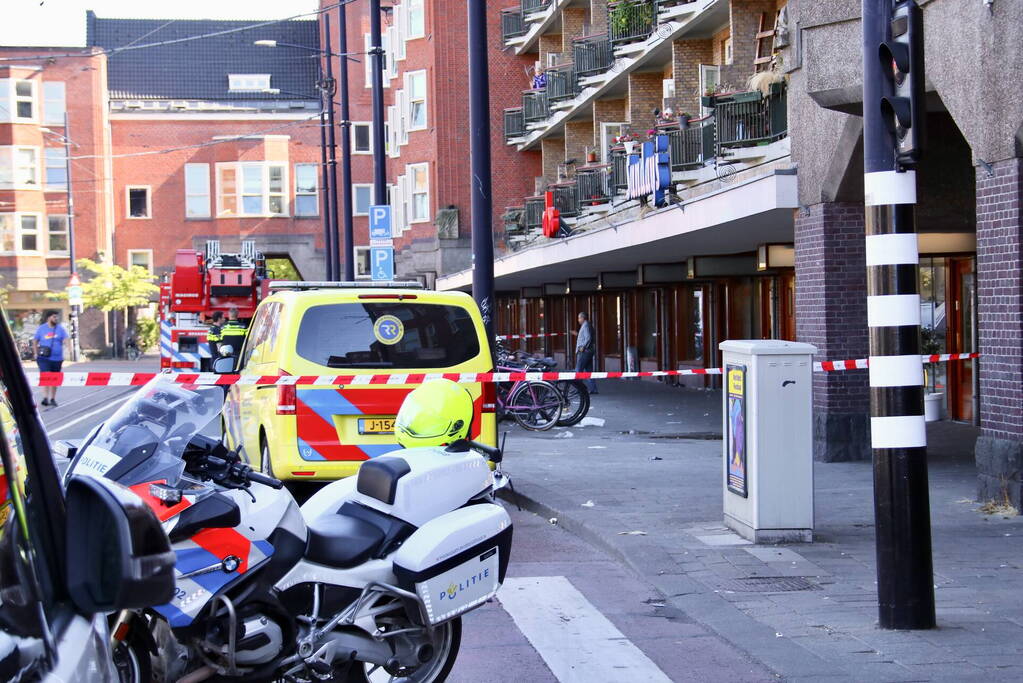 Bewoners vluchten naar dakterras bij brand