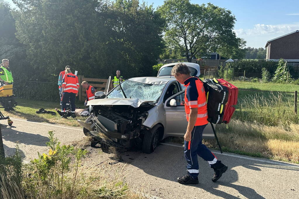 Twee gewonden bij eenzijdig ongeval