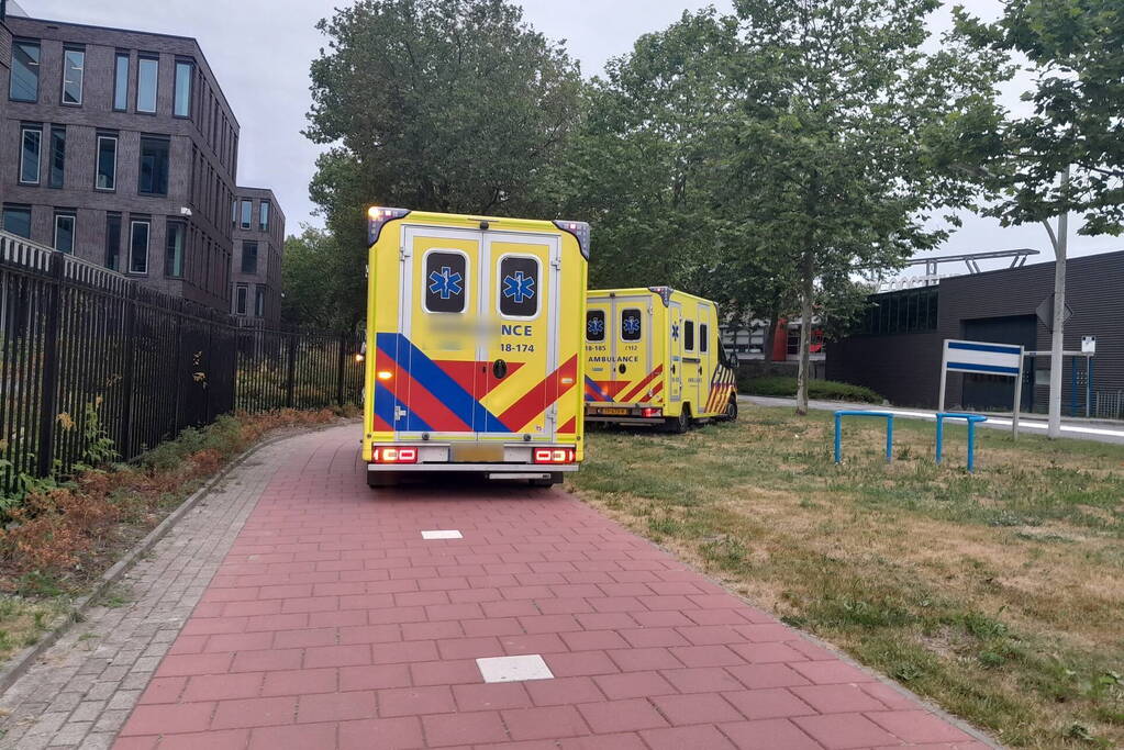 Gewonden na aanrijding tussen fietser en scooterrijder
