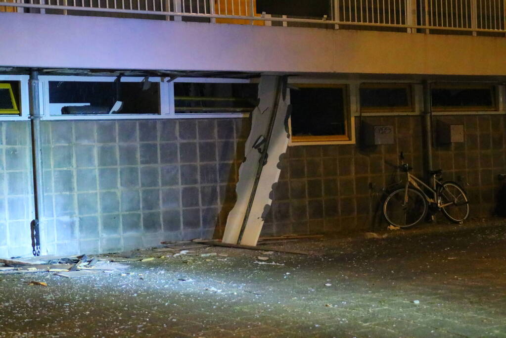 Enorme ravage bij flat na explosie